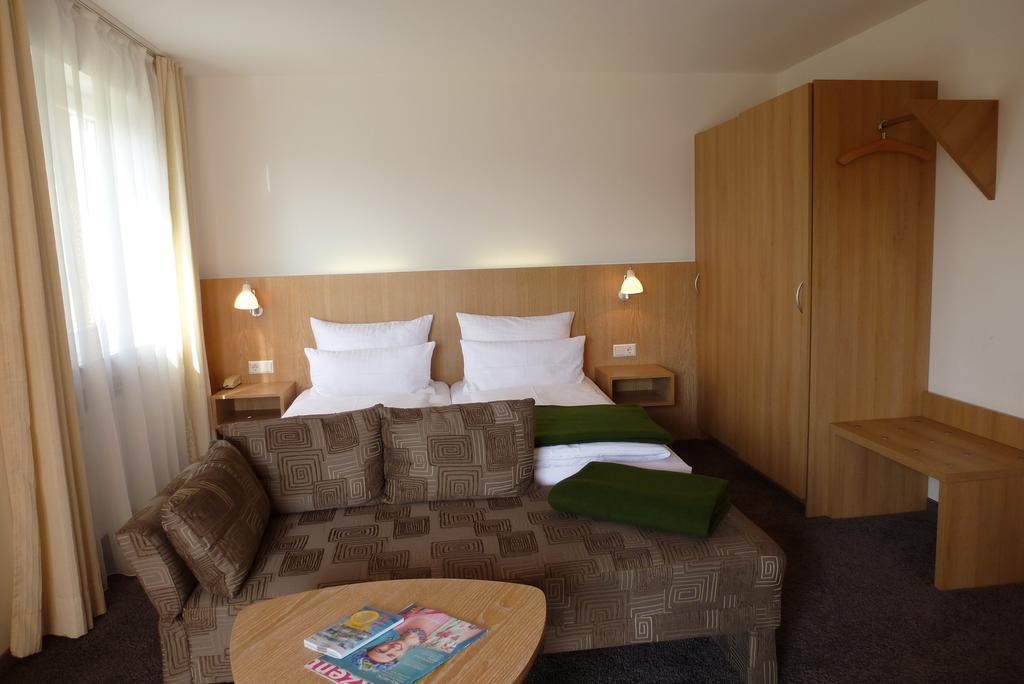 Hotel Alpenblick Garni Юберлинген Стая снимка