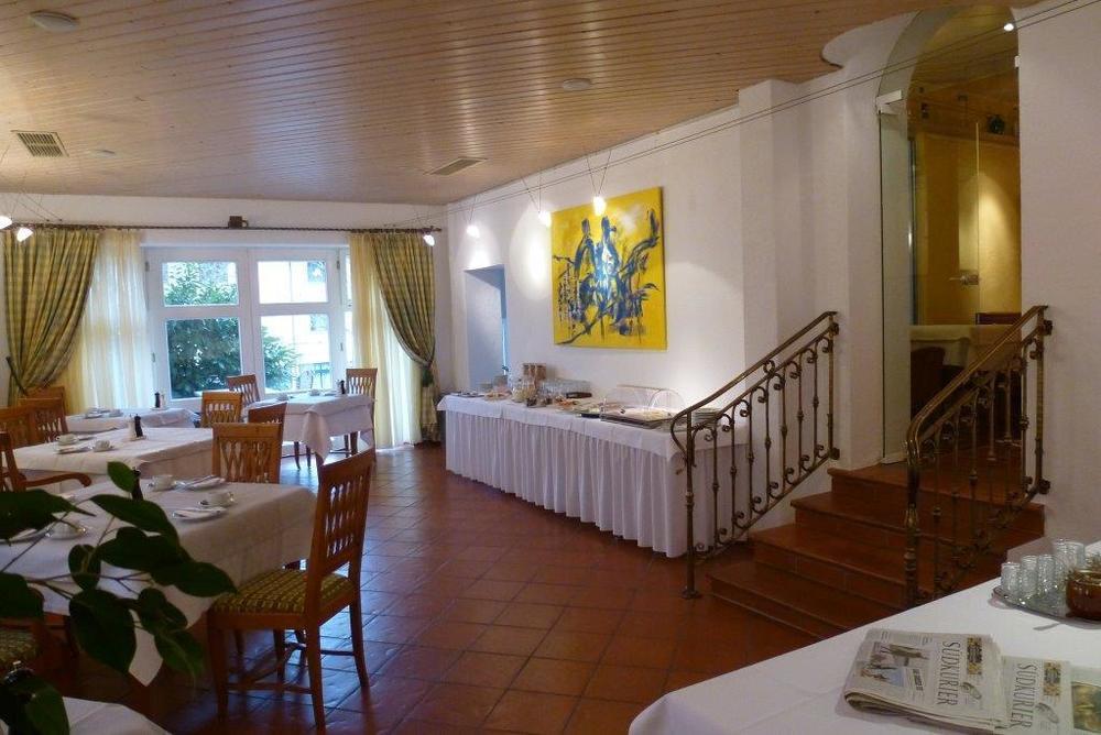 Hotel Alpenblick Garni Юберлинген Ресторант снимка