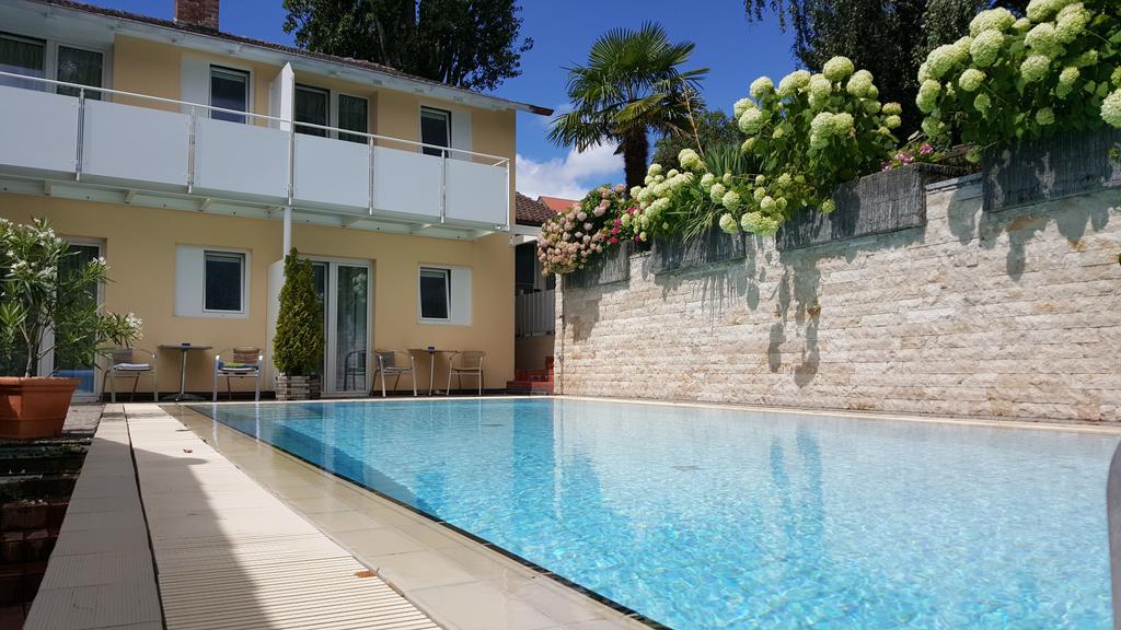 Hotel Alpenblick Garni Юберлинген Екстериор снимка