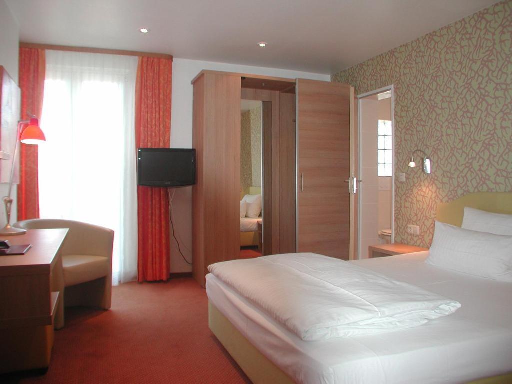 Hotel Alpenblick Garni Юберлинген Стая снимка