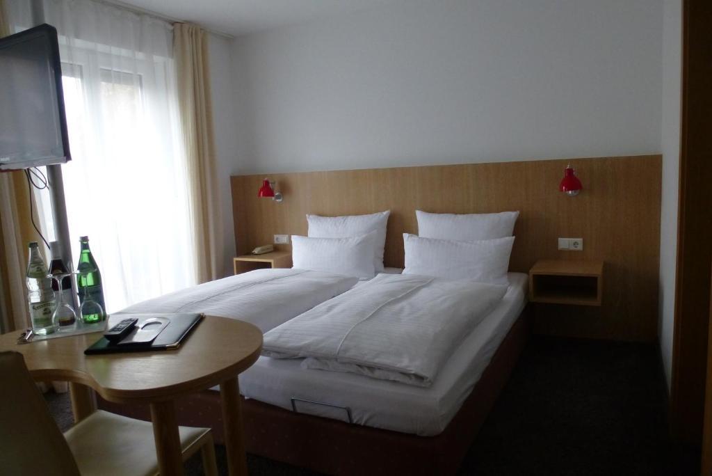 Hotel Alpenblick Garni Юберлинген Стая снимка